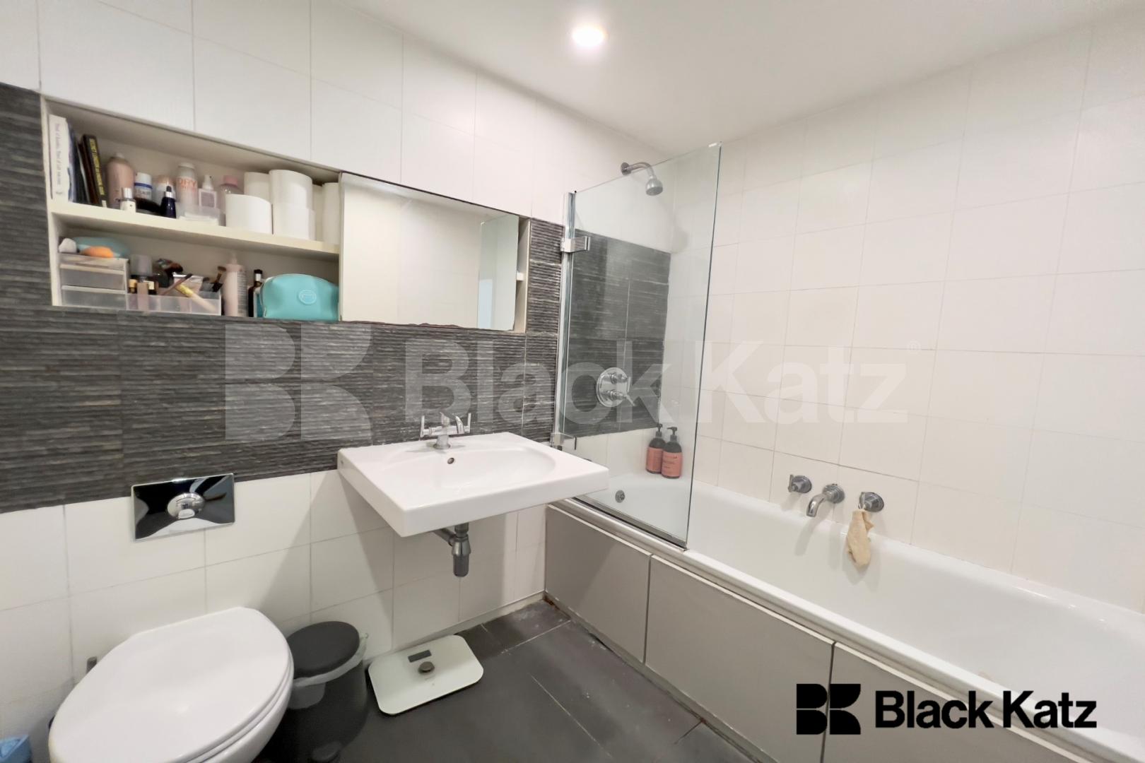  Boasting size, quality & location Bombay Court  St.Marychurch Street , Rotherhithe Village